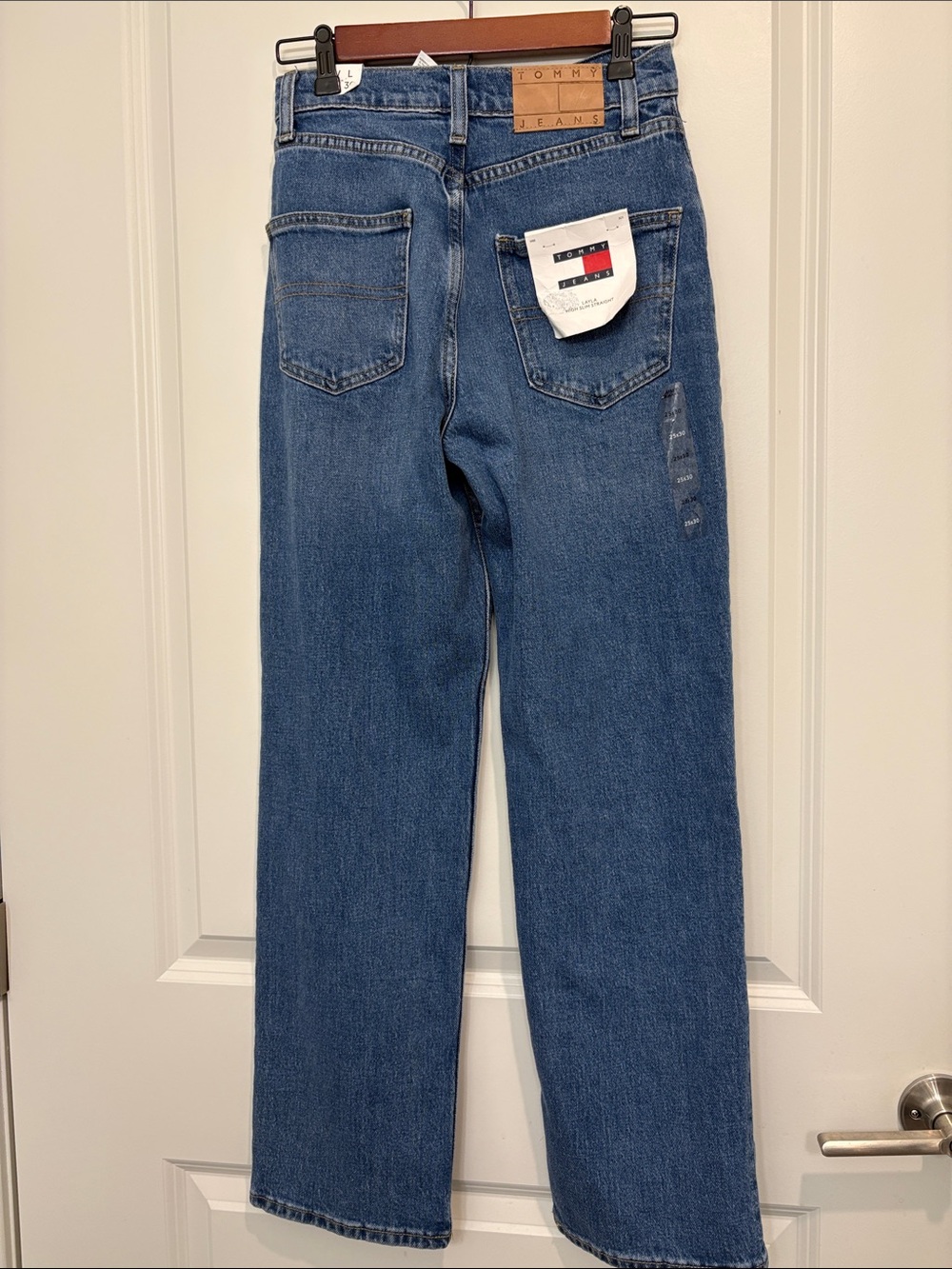Tommy Hilfiger Layla Straight Leg Jeans in Medium Blue - Picture 2 of 3